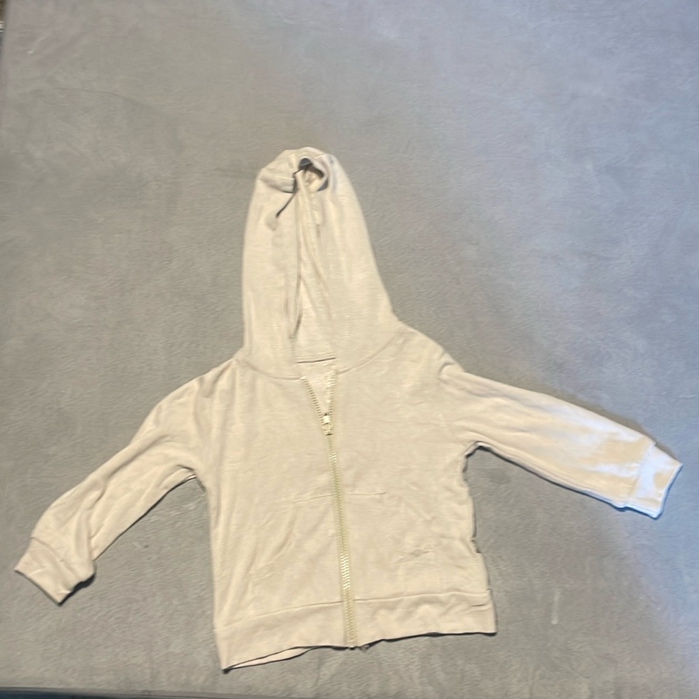 Kyte BABY bamboo jersey hooded jacket in Oat. 6-12 months.